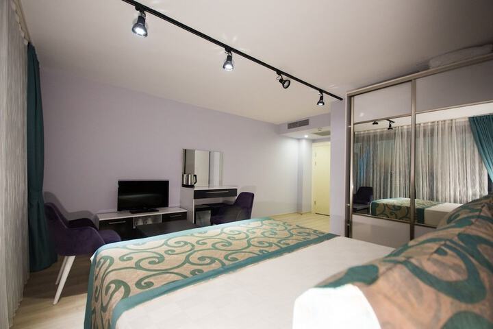 Room 12 of 34