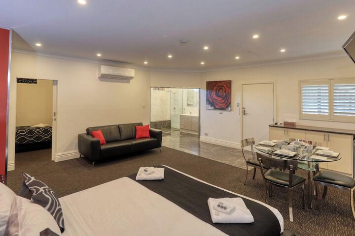 Room 16 of 37