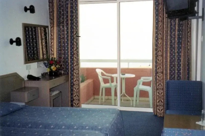Room 2 of 3