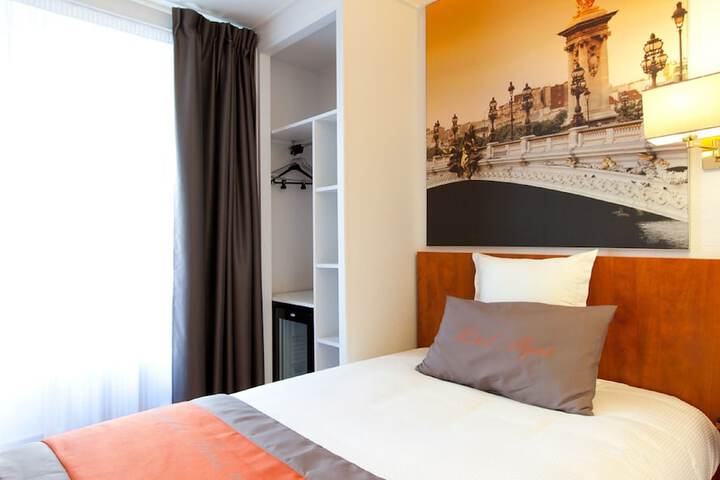 Room 10 of 43