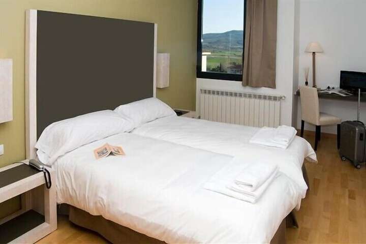 Room 9 of 40