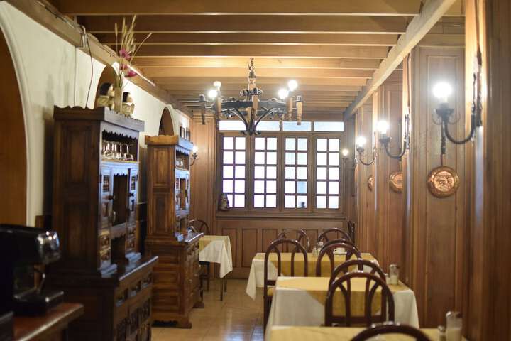 Dining 54 of 77
