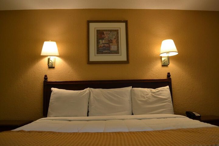 Room 25 of 37