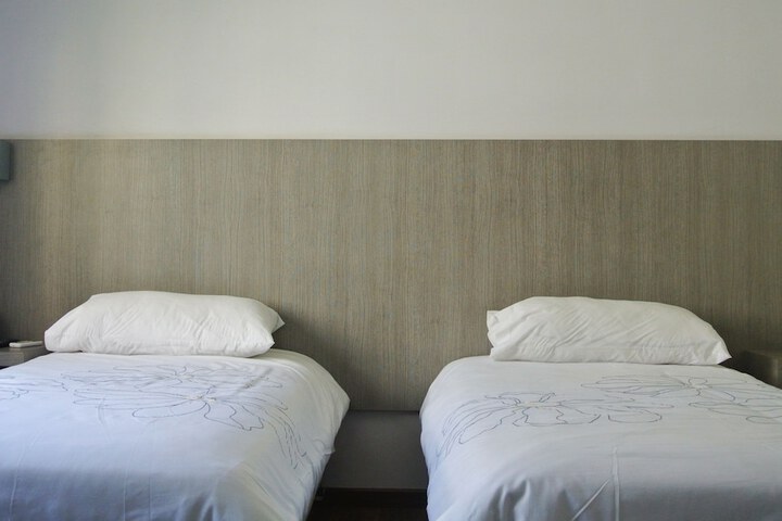 Room 5 of 74