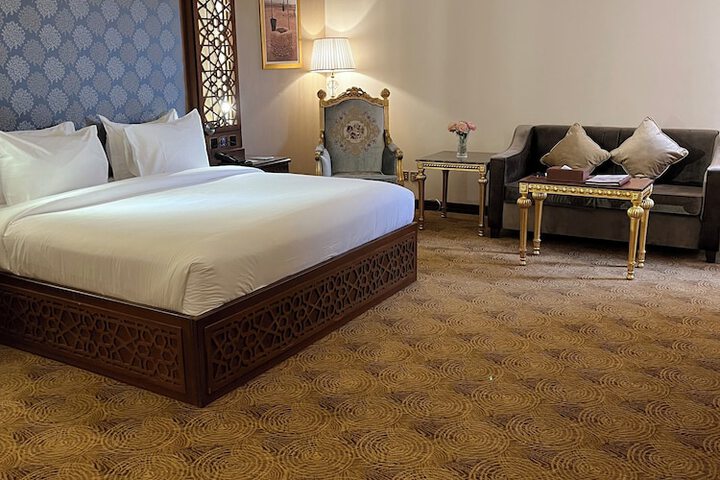 Room 4 of 43