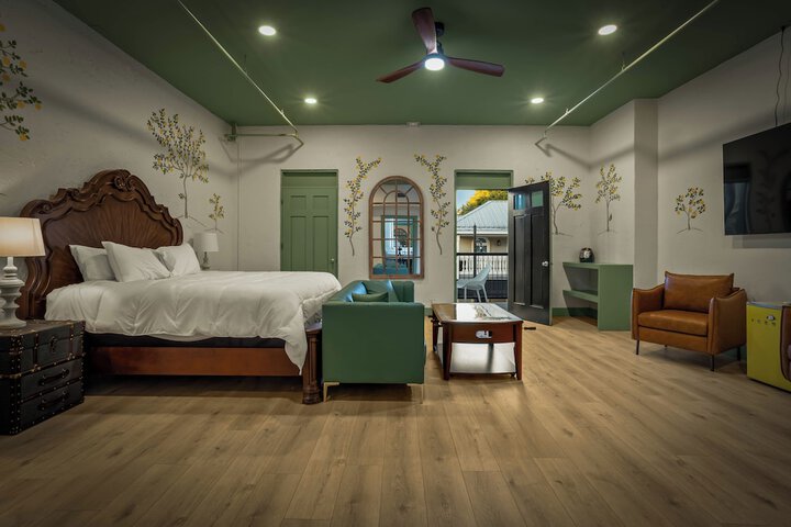 Room 15 of 111