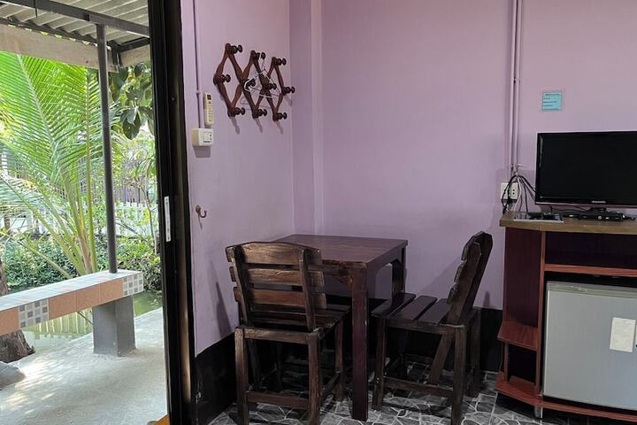 Room 8 of 90