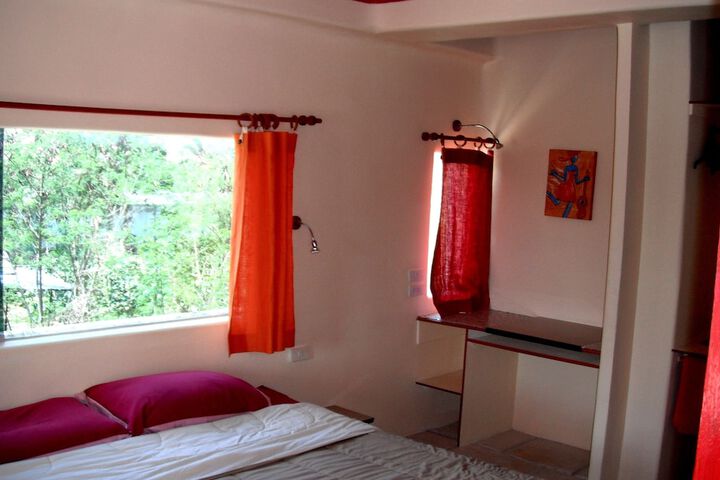 Room 4 of 68