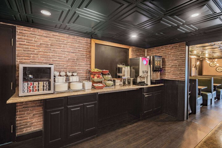 Breakfast/Coffee Service 67 of 95