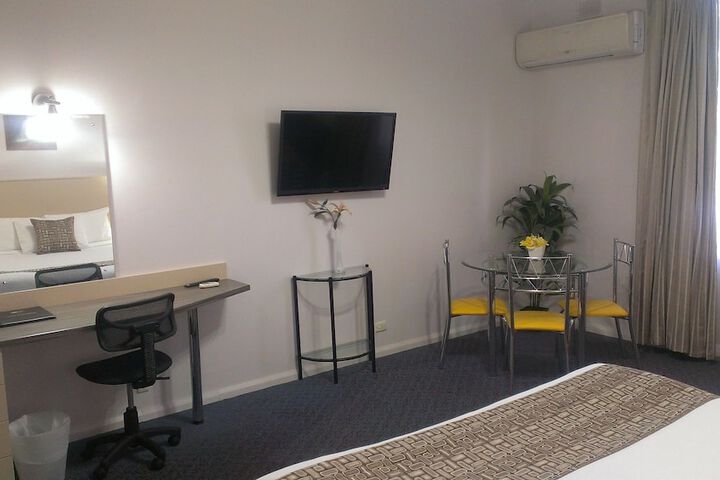 Room 6 of 38