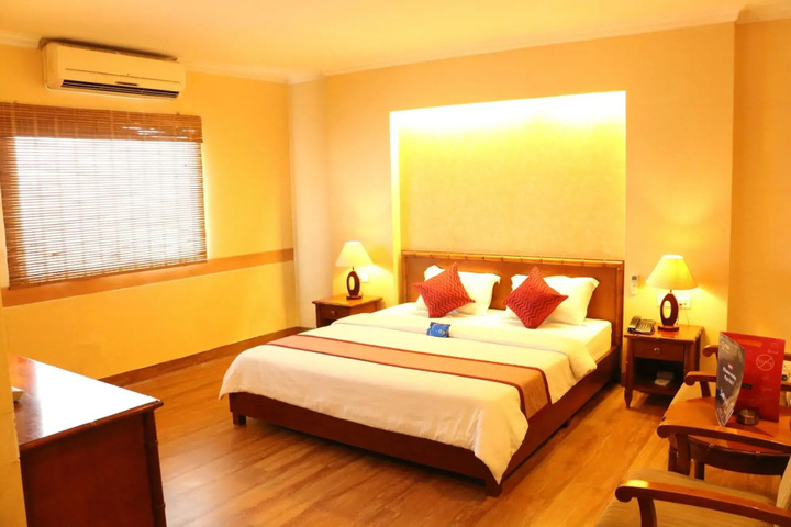 Room 4 of 9
