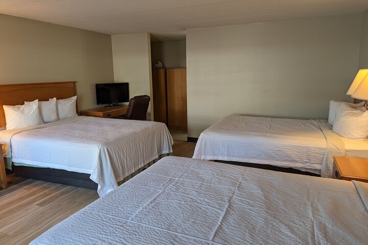 1 Queen Bed (14 of 14)