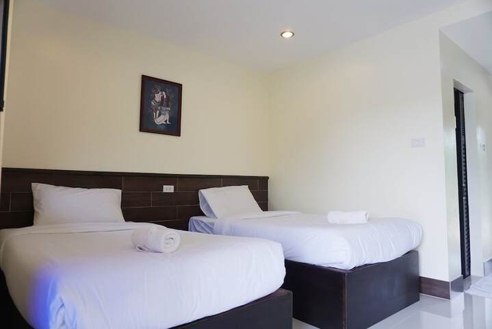 Room 6 of 25