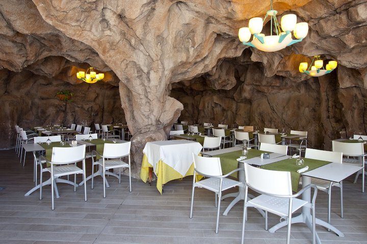 Dining 65 of 94