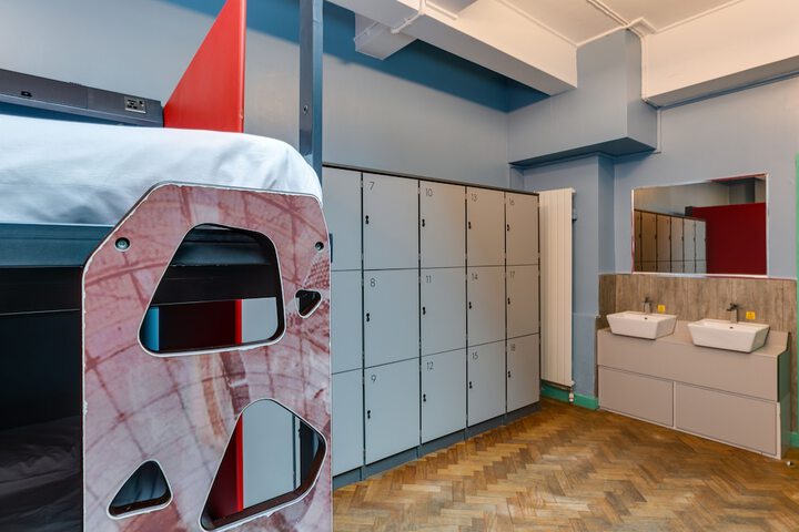 Room 6 of 46