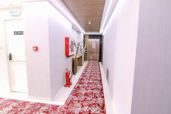 Ballroom/Hall 17 of 28