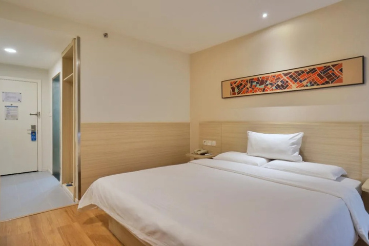 Room 2 of 10
