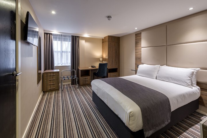 Room 5 of 31