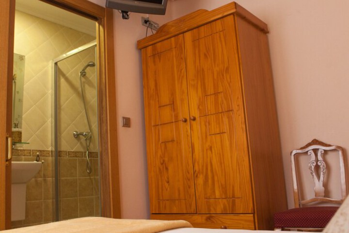 Room 18 of 85