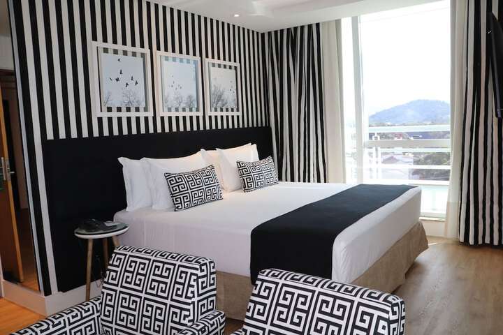 Room 4 of 36