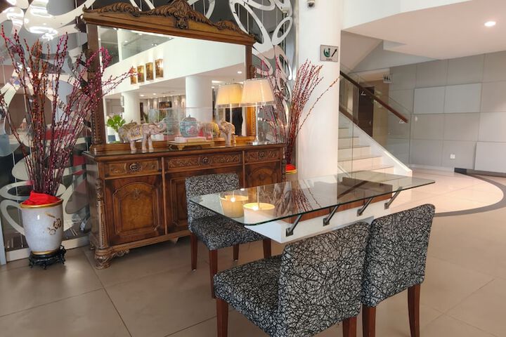 Entrance & Lobby