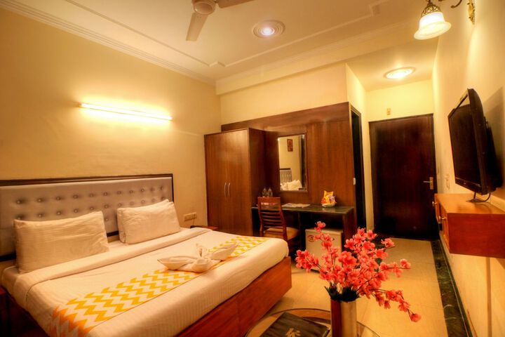 Room 7 of 12