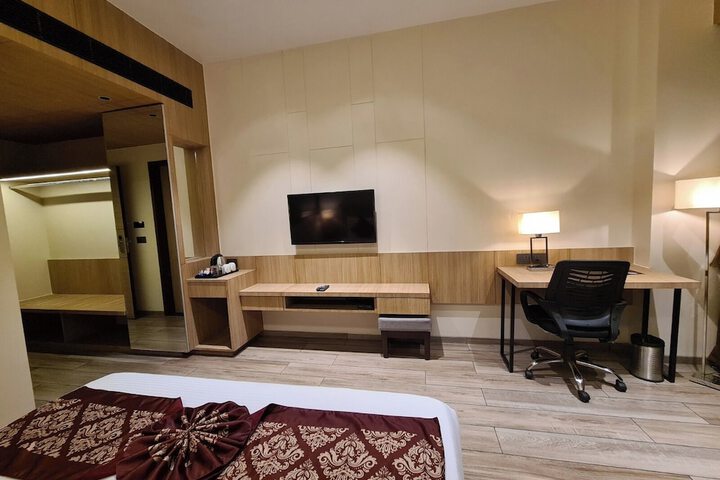 Room 18 of 33