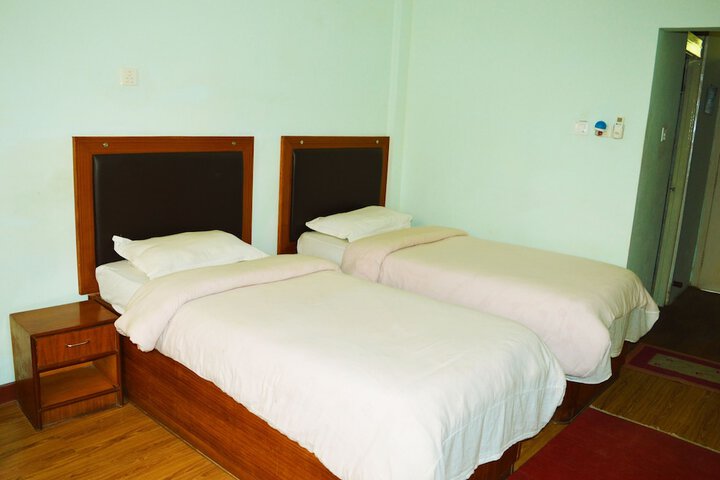 Room 5 of 10