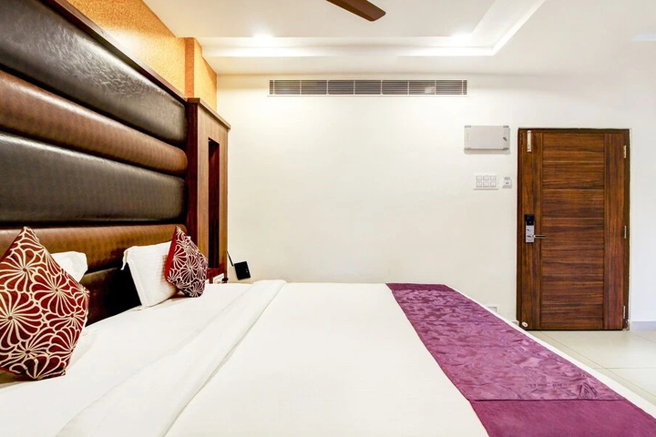 Room 6 of 30
