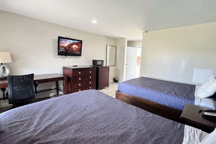 Room 13 of 31