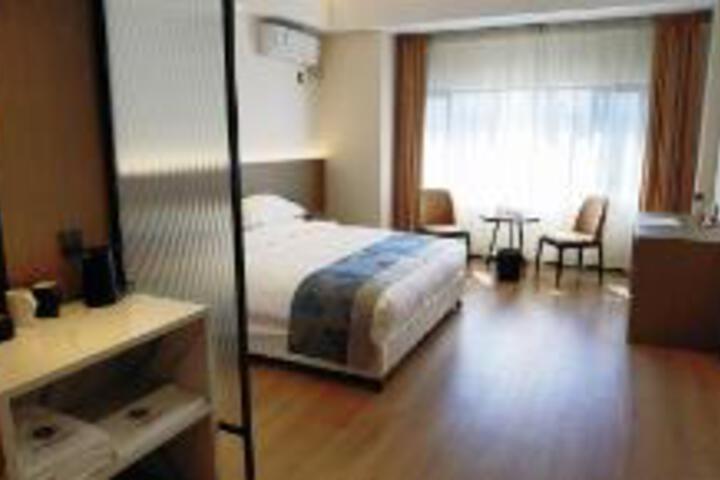 Room 12 of 14
