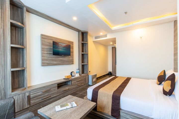 Room 6 of 24