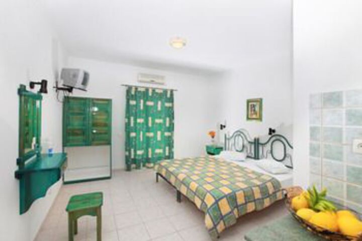 Room 5 of 9