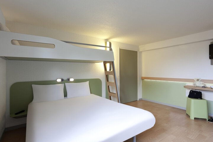 Room 8 of 17