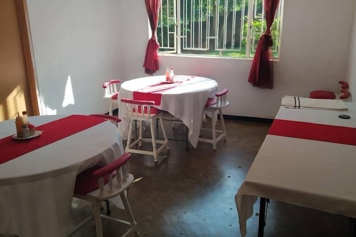 Dining 4 of 19