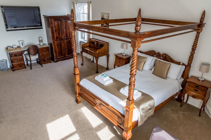 Room 2 of 25