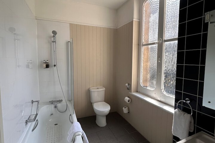 Room 33 of 55