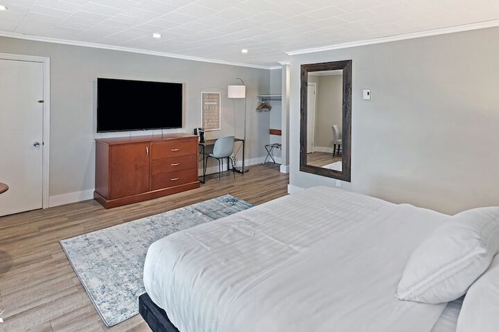 Room 4 of 15