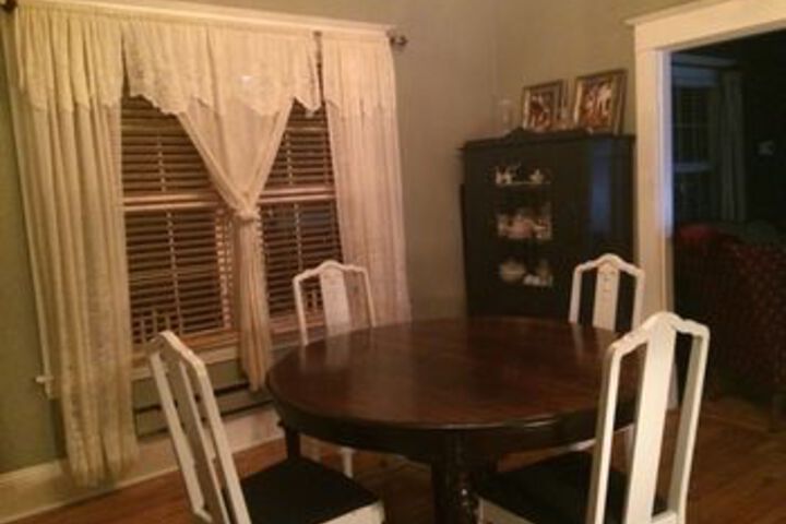 Dining 8 of 33