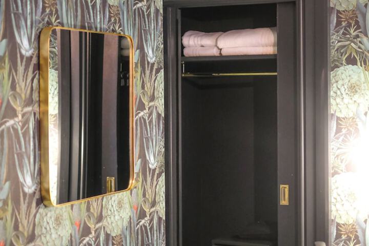 Room 48 of 106