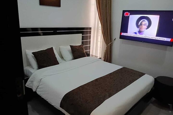 Room 5 of 15