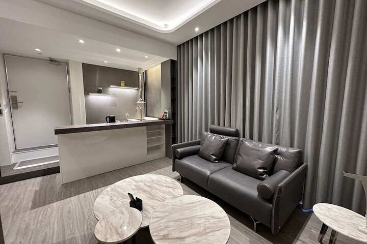 Room 36 of 82