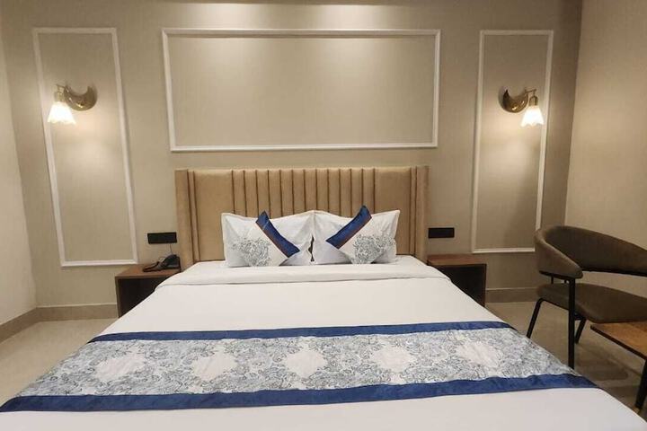 Room 17 of 38