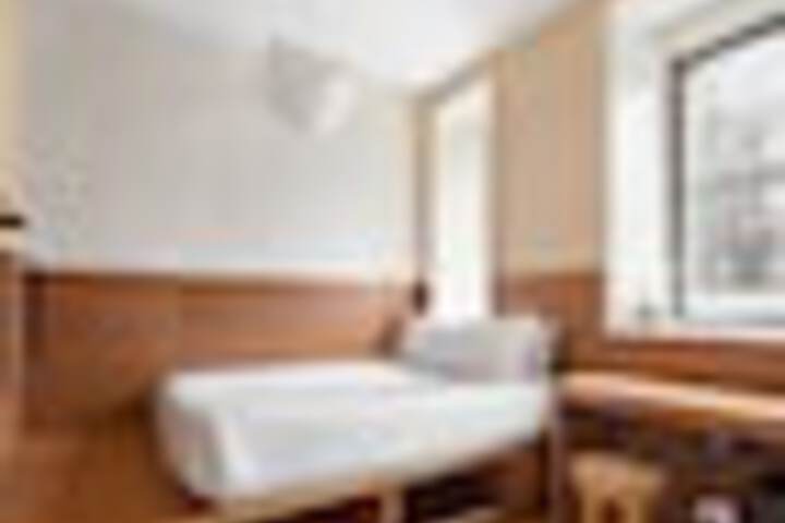 Room 20 of 171