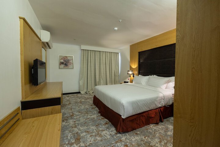 Room 34 of 58