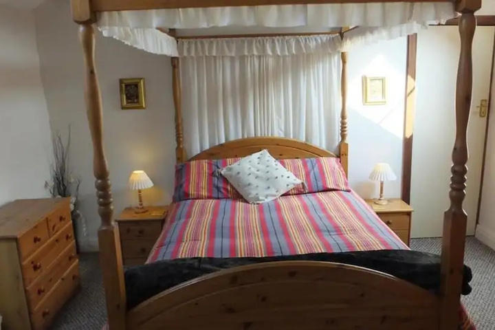 Room 4 of 11