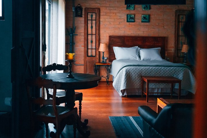 Room 3 of 65