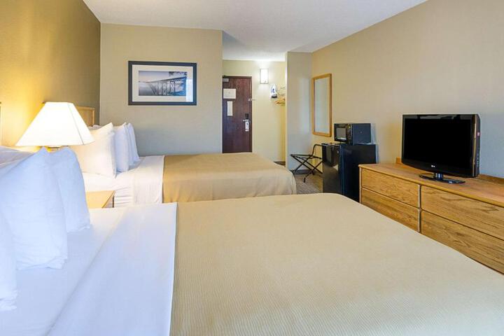 Standard Room, King or Two Doubles (8 of 8)