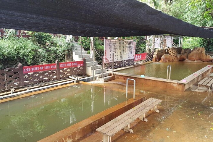 Pool 27 of 41