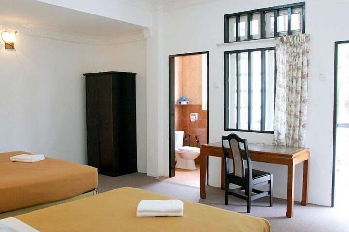 Room 4 of 25